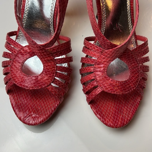 ❤️WHITE HOUSE BLSCK MARKET RED LEATHER SNAKESKIN PRINT 4.5” HEELS SIZE 7 MEDIUM - Picture 4 of 16